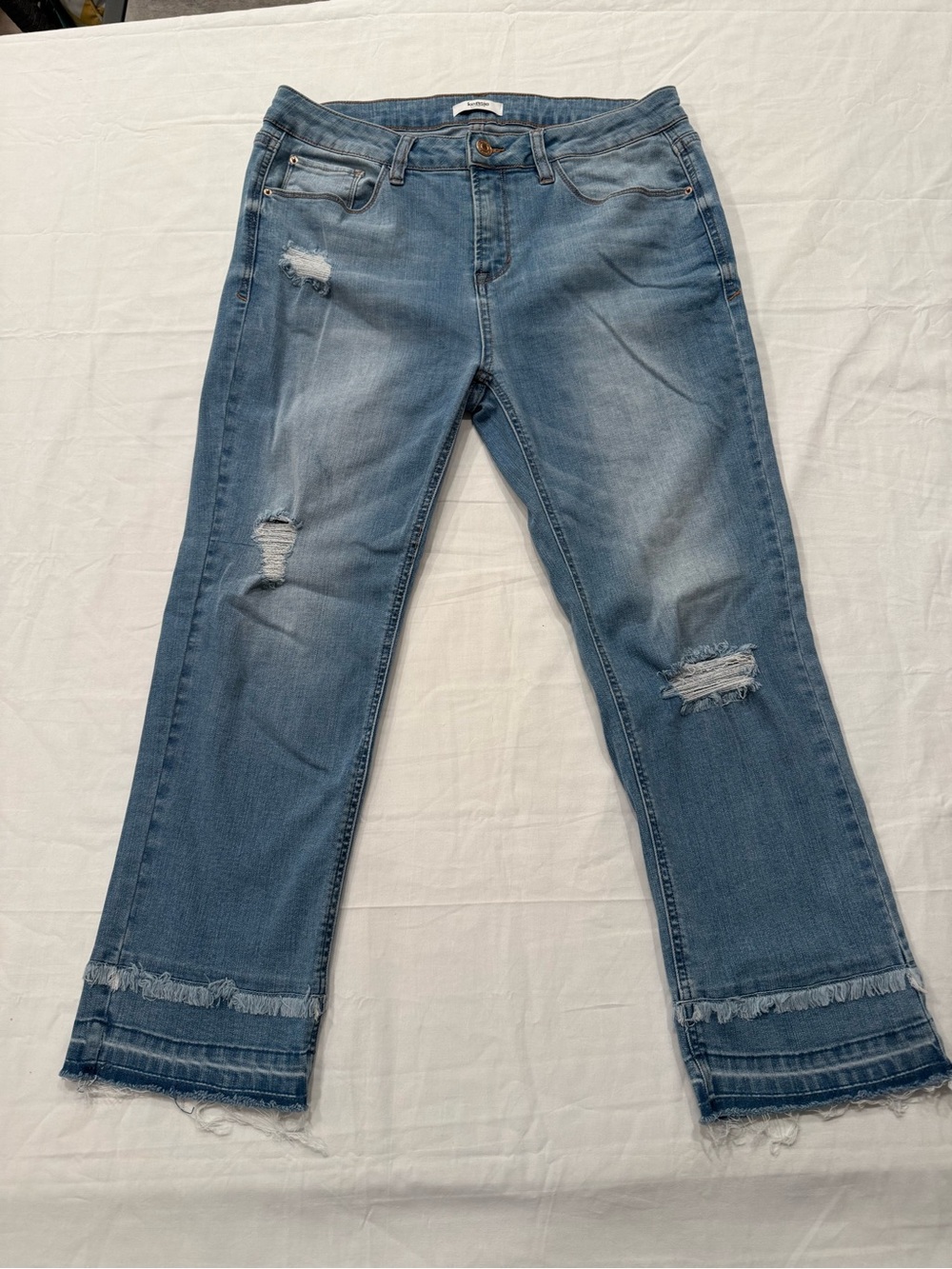 Kensie Women's Light Blue Distressed Crop Straight Jeans